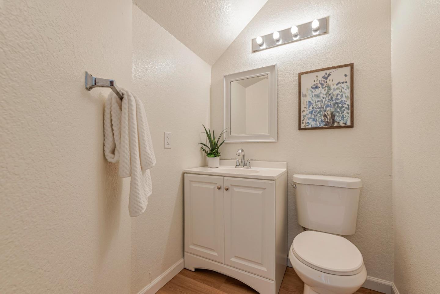 Detail Gallery Image 10 of 23 For 195 Banana Grove Ln, San Jose,  CA 95123 - 2 Beds | 2/1 Baths