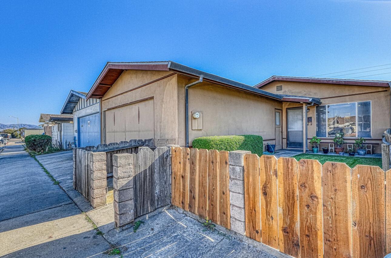 Detail Gallery Image 1 of 22 For 578 Calaveras Dr, Salinas,  CA 93906 - 2 Beds | 1/1 Baths