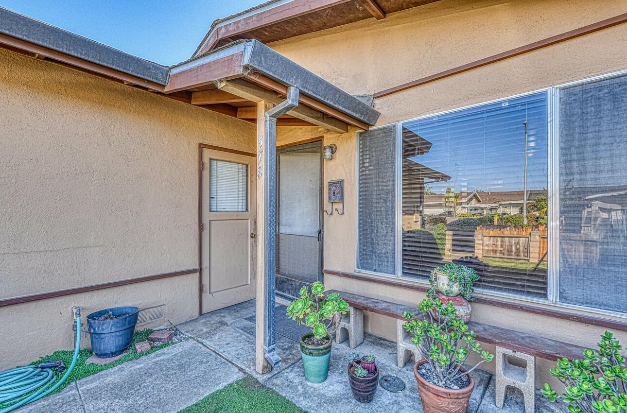 Detail Gallery Image 3 of 22 For 578 Calaveras Dr, Salinas,  CA 93906 - 2 Beds | 1/1 Baths