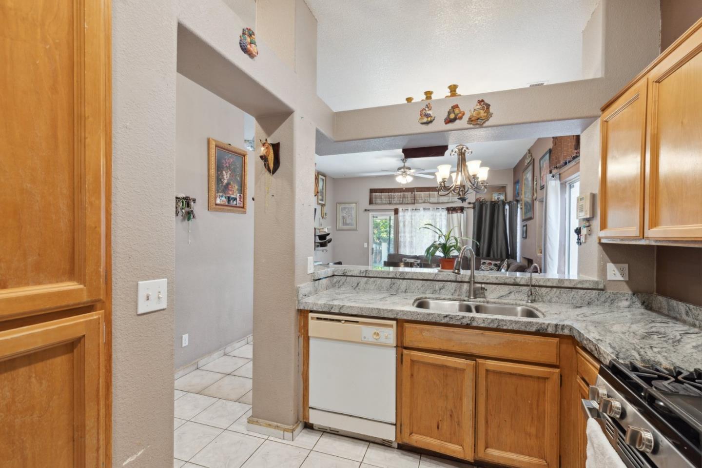 Detail Gallery Image 7 of 23 For 2880 Elm St, Livingston,  CA 95334 - 3 Beds | 2 Baths