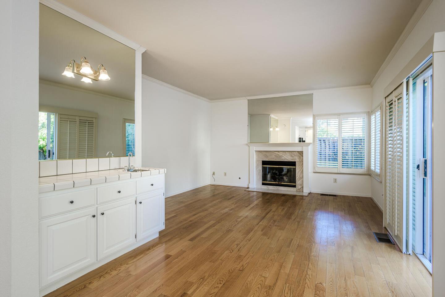 Detail Gallery Image 11 of 28 For 129 Danbury Ln, Redwood City,  CA 94061 - 3 Beds | 2/1 Baths