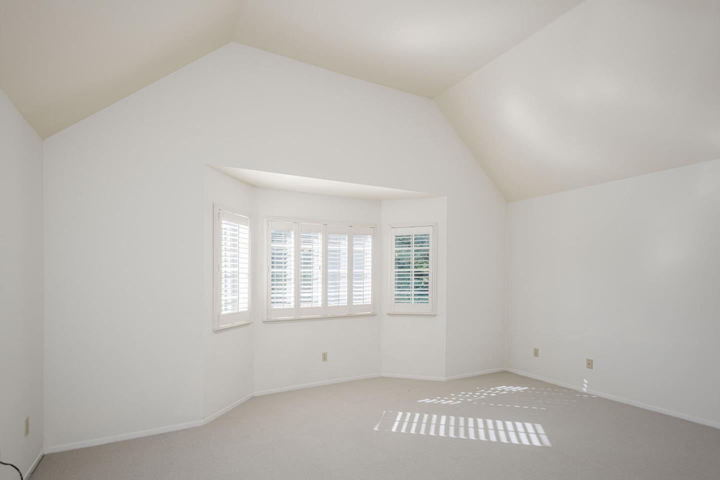 Detail Gallery Image 15 of 28 For 129 Danbury Ln, Redwood City,  CA 94061 - 3 Beds | 2/1 Baths