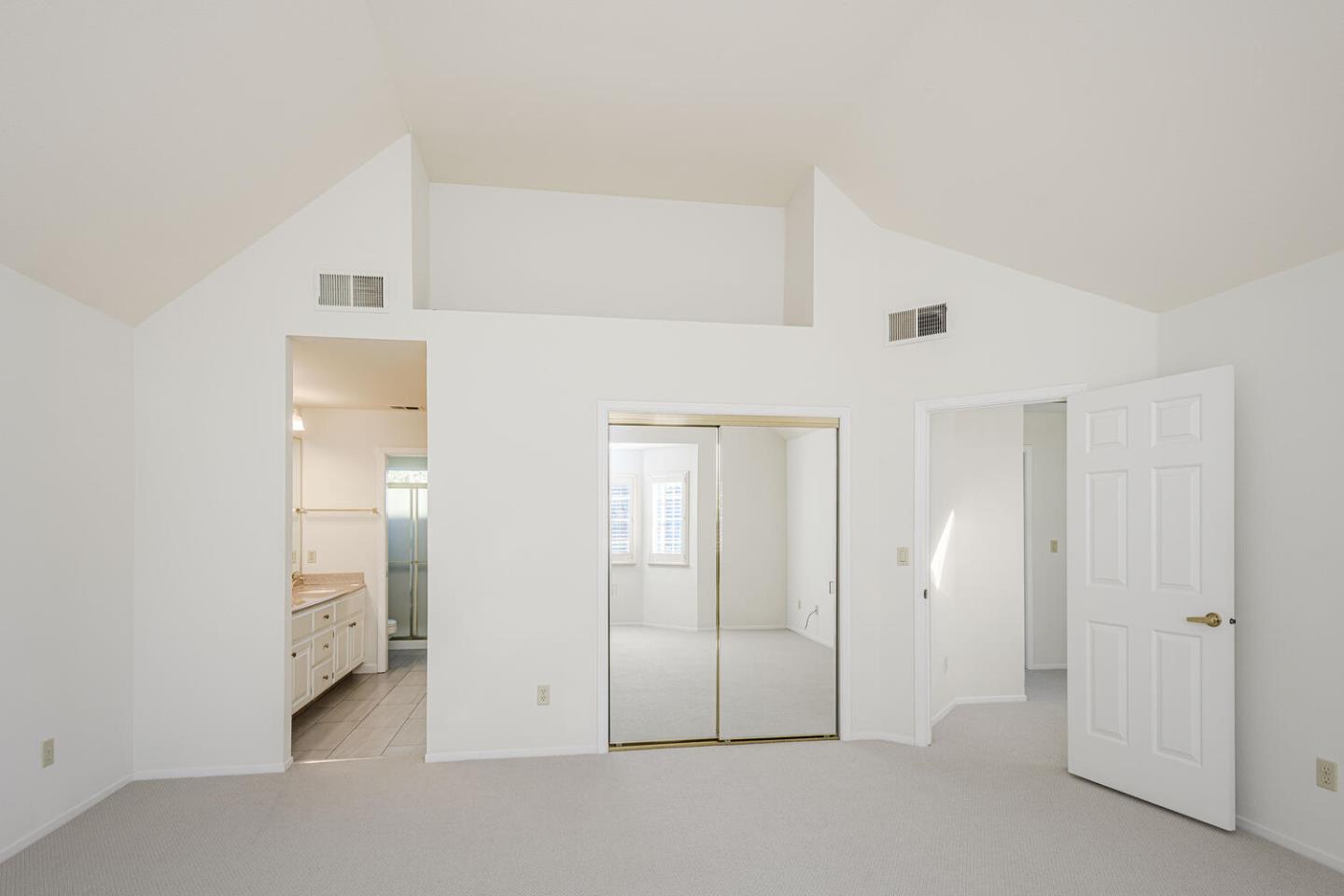 Detail Gallery Image 16 of 28 For 129 Danbury Ln, Redwood City,  CA 94061 - 3 Beds | 2/1 Baths