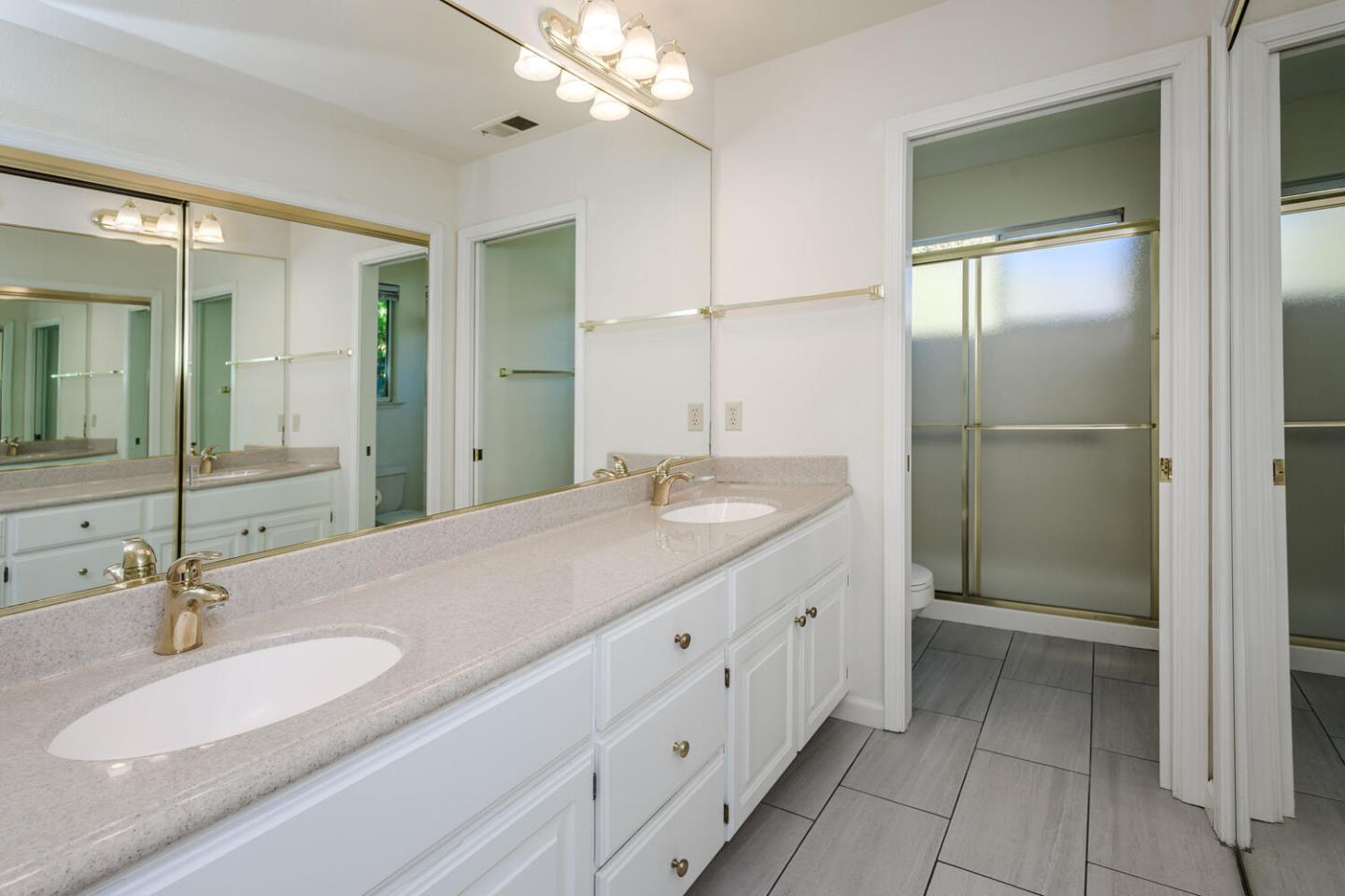 Detail Gallery Image 17 of 28 For 129 Danbury Ln, Redwood City,  CA 94061 - 3 Beds | 2/1 Baths