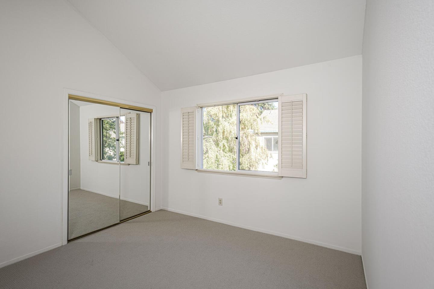 Detail Gallery Image 19 of 28 For 129 Danbury Ln, Redwood City,  CA 94061 - 3 Beds | 2/1 Baths