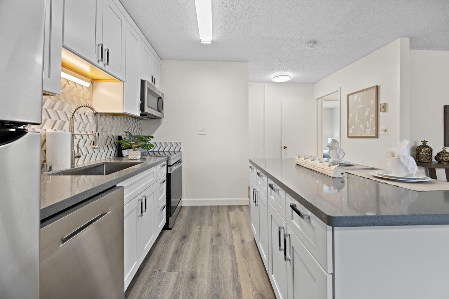 Detail Gallery Image 9 of 68 For 1036 Oak Grove Rd #116,  Concord,  CA 94518 - 1 Beds | 1 Baths