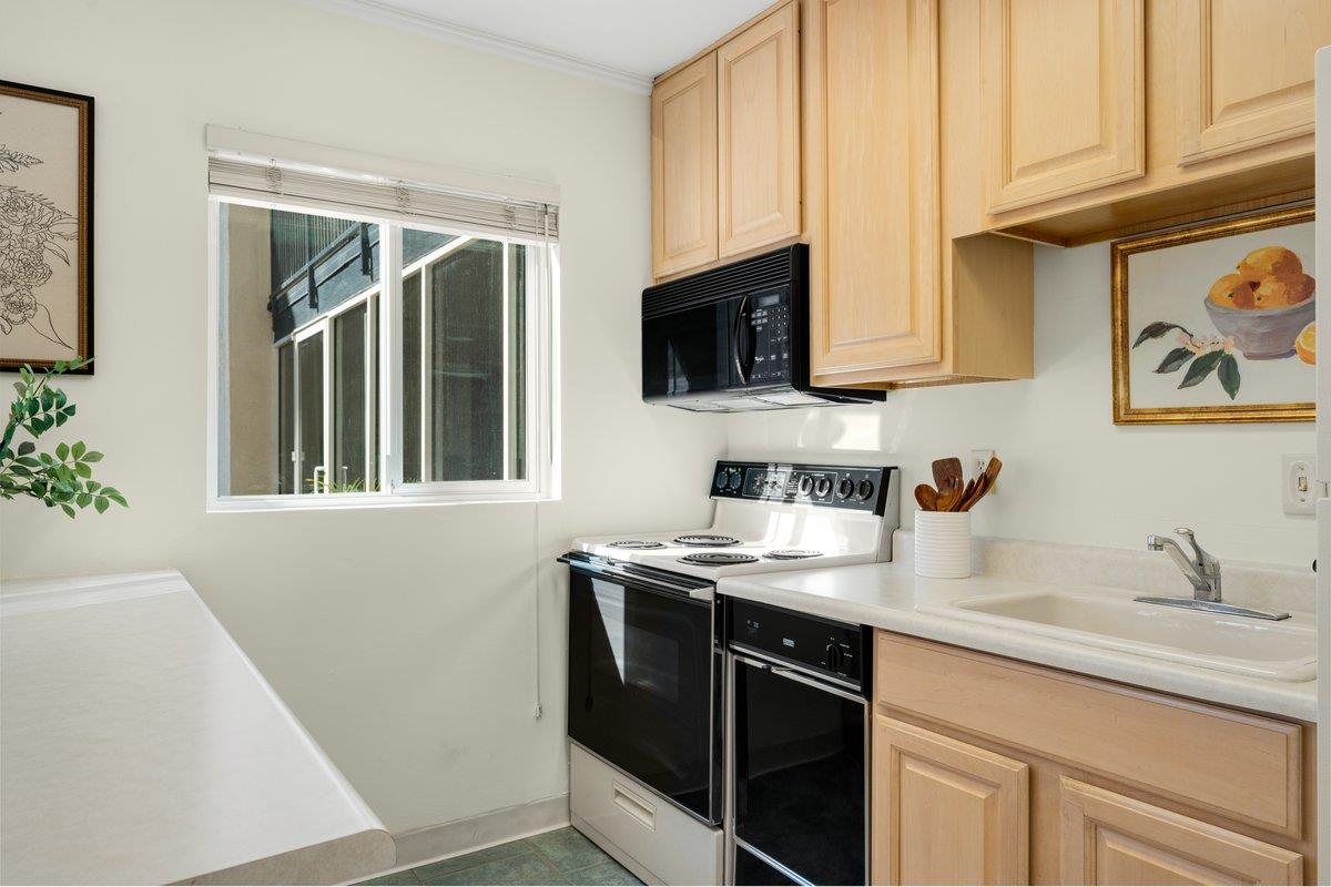 Detail Gallery Image 6 of 17 For 220 Atlantic Ave #111,  Santa Cruz,  CA 95062 - 0 Beds | 1 Baths