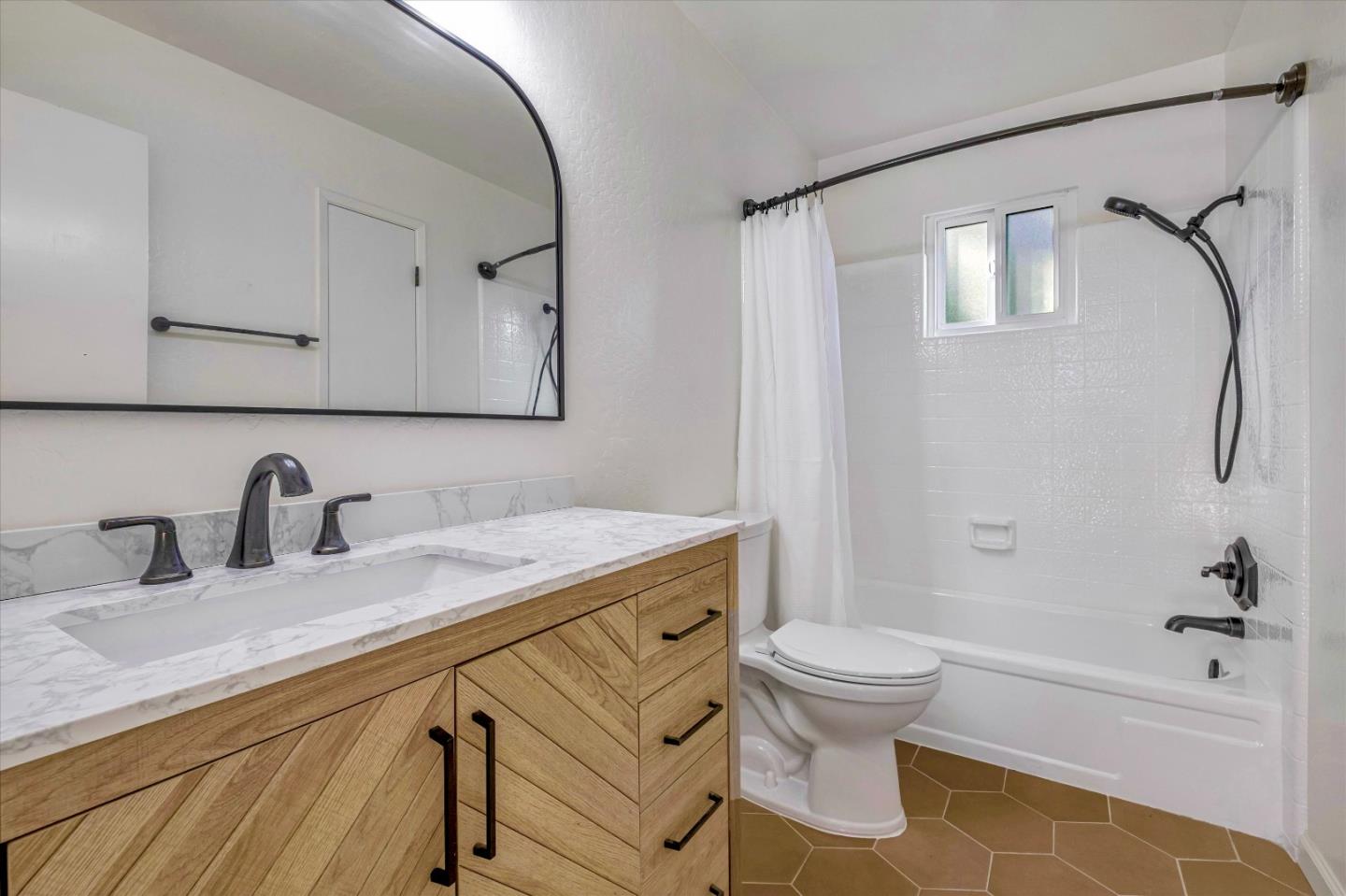 Detail Gallery Image 6 of 16 For 401 5th Ave, Santa Cruz,  CA 95062 - 3 Beds | 2 Baths