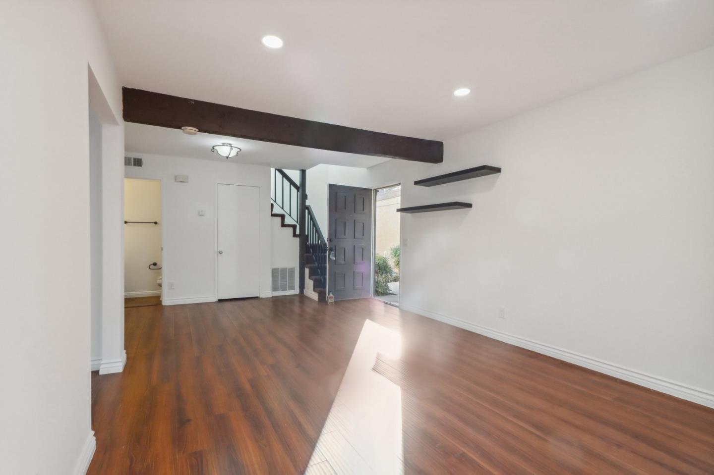 Detail Gallery Image 3 of 25 For 12316 Runnymede St, North Hollywood,  CA 91605 - 3 Beds | 1/1 Baths