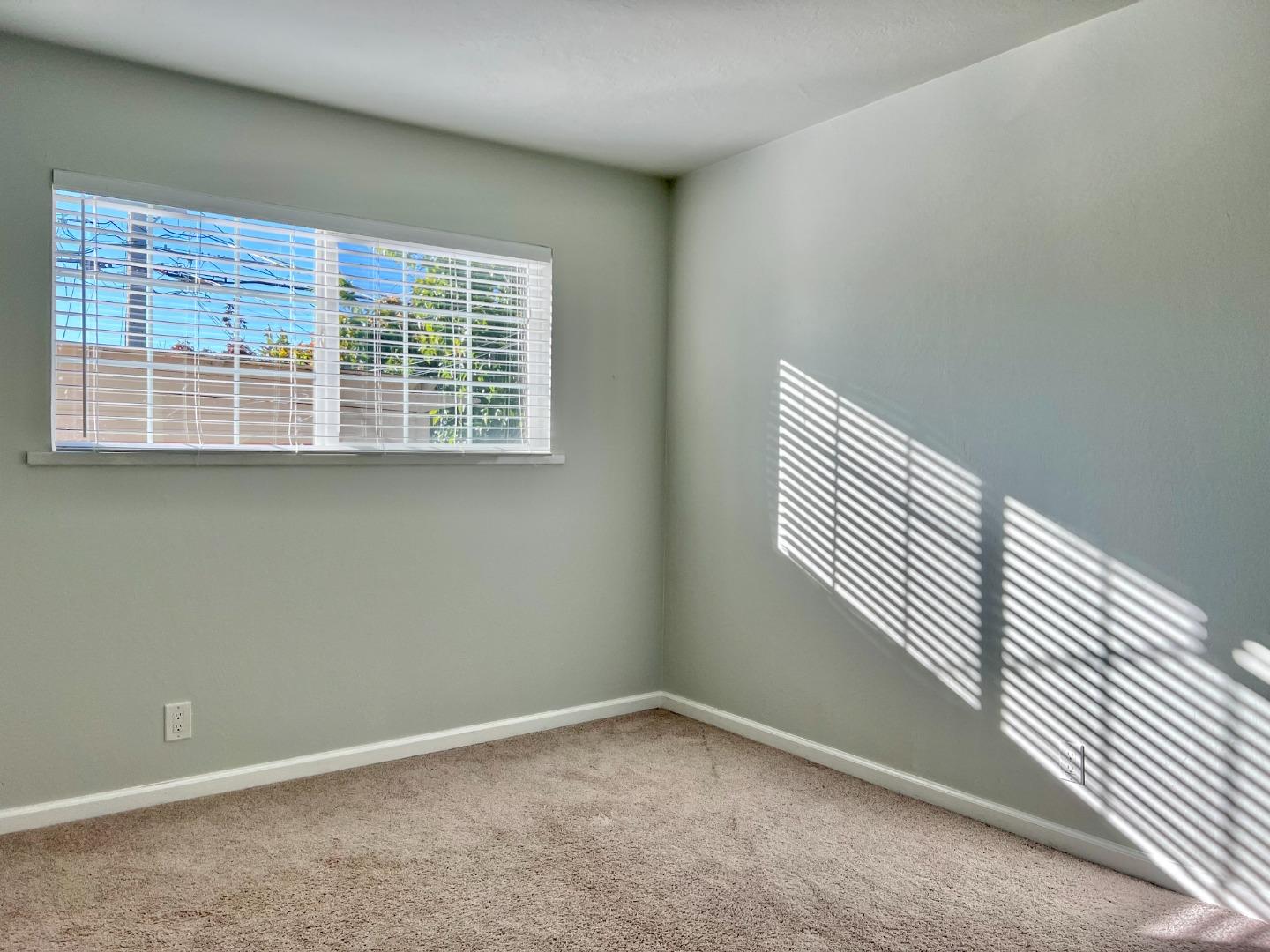 Detail Gallery Image 10 of 28 For 2406 Kehoe Ave, San Mateo,  CA 94403 - 3 Beds | 1/1 Baths