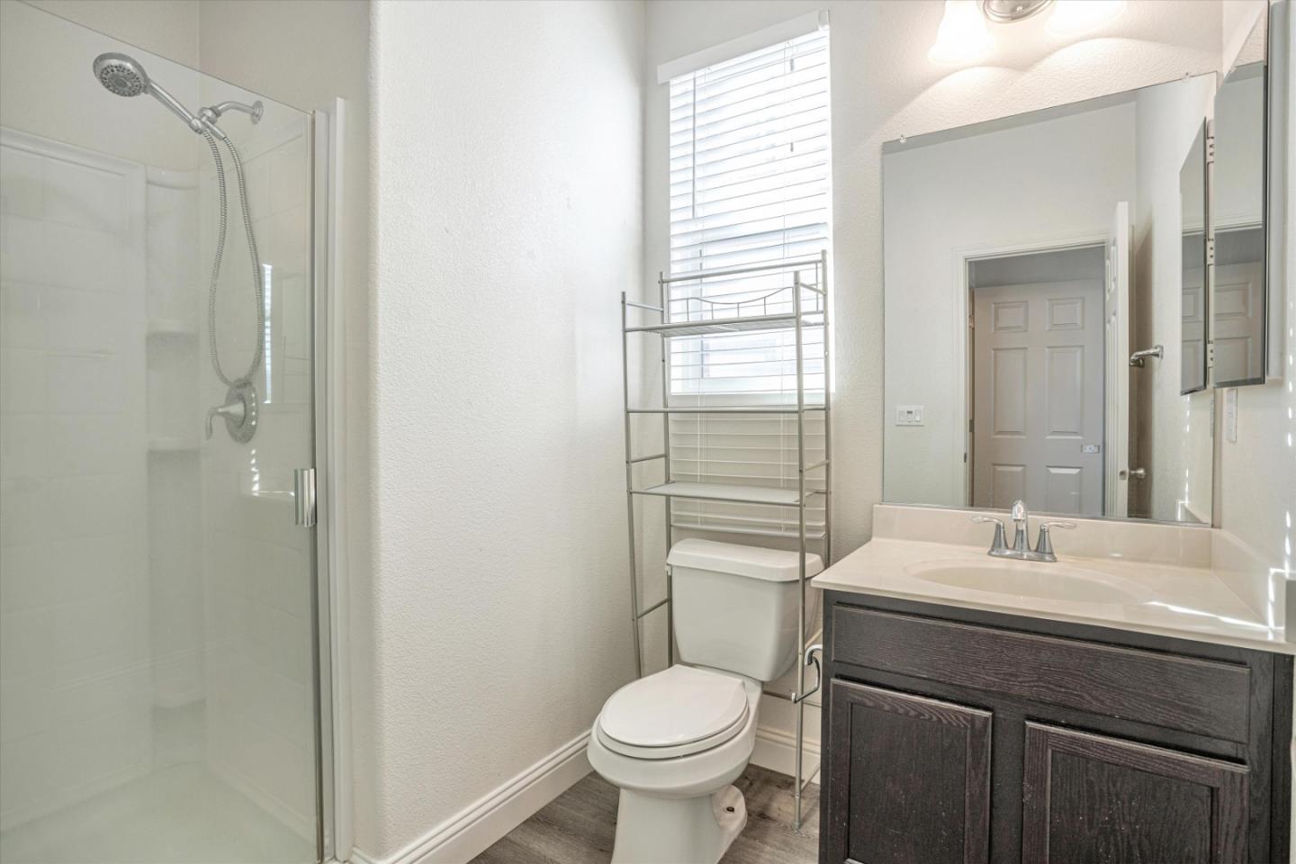 Detail Gallery Image 12 of 15 For 4805 Ammolite Way, Elk Grove,  CA 95757 - 4 Beds | 3/1 Baths