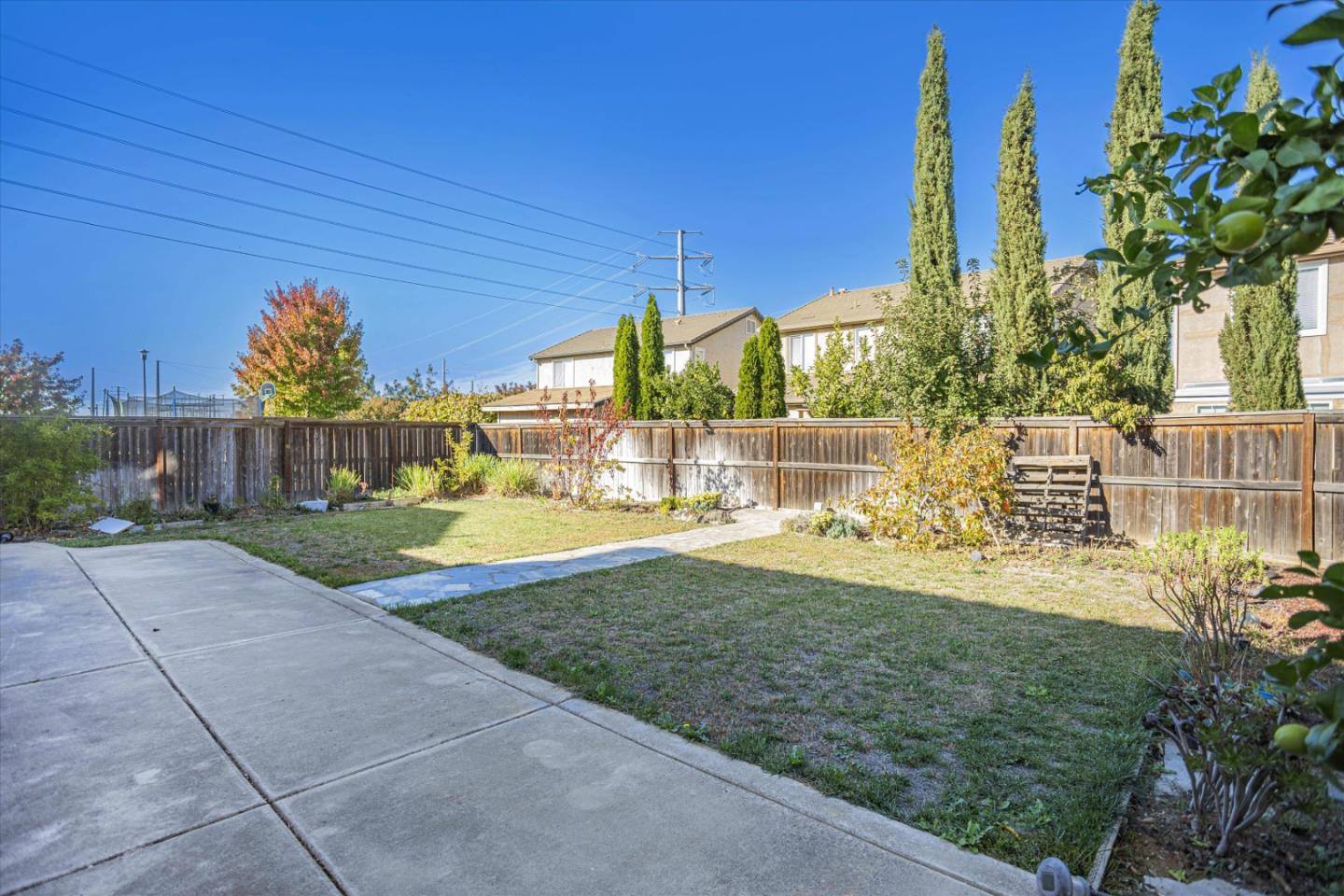 Detail Gallery Image 15 of 15 For 4805 Ammolite Way, Elk Grove,  CA 95757 - 4 Beds | 3/1 Baths