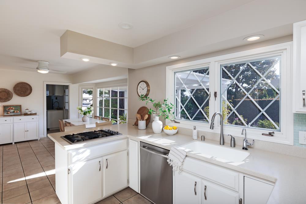 Detail Gallery Image 16 of 44 For 900 Clubhouse Dr, Aptos,  CA 95003 - 2 Beds | 2 Baths