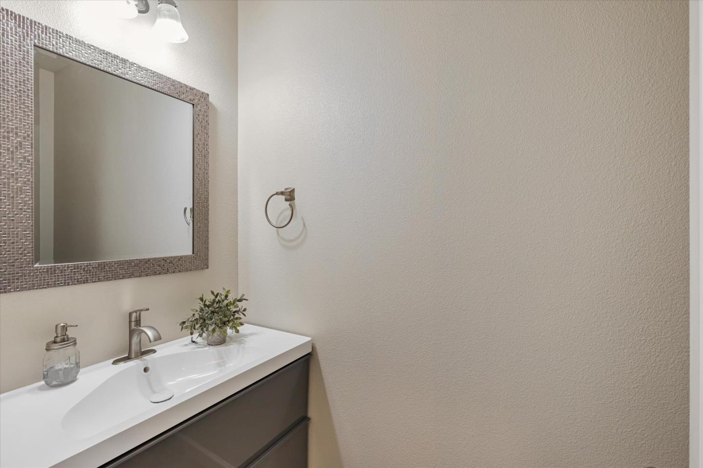 Detail Gallery Image 11 of 32 For 82 Caspian Way, Gilroy,  CA 95020 - 3 Beds | 2/1 Baths