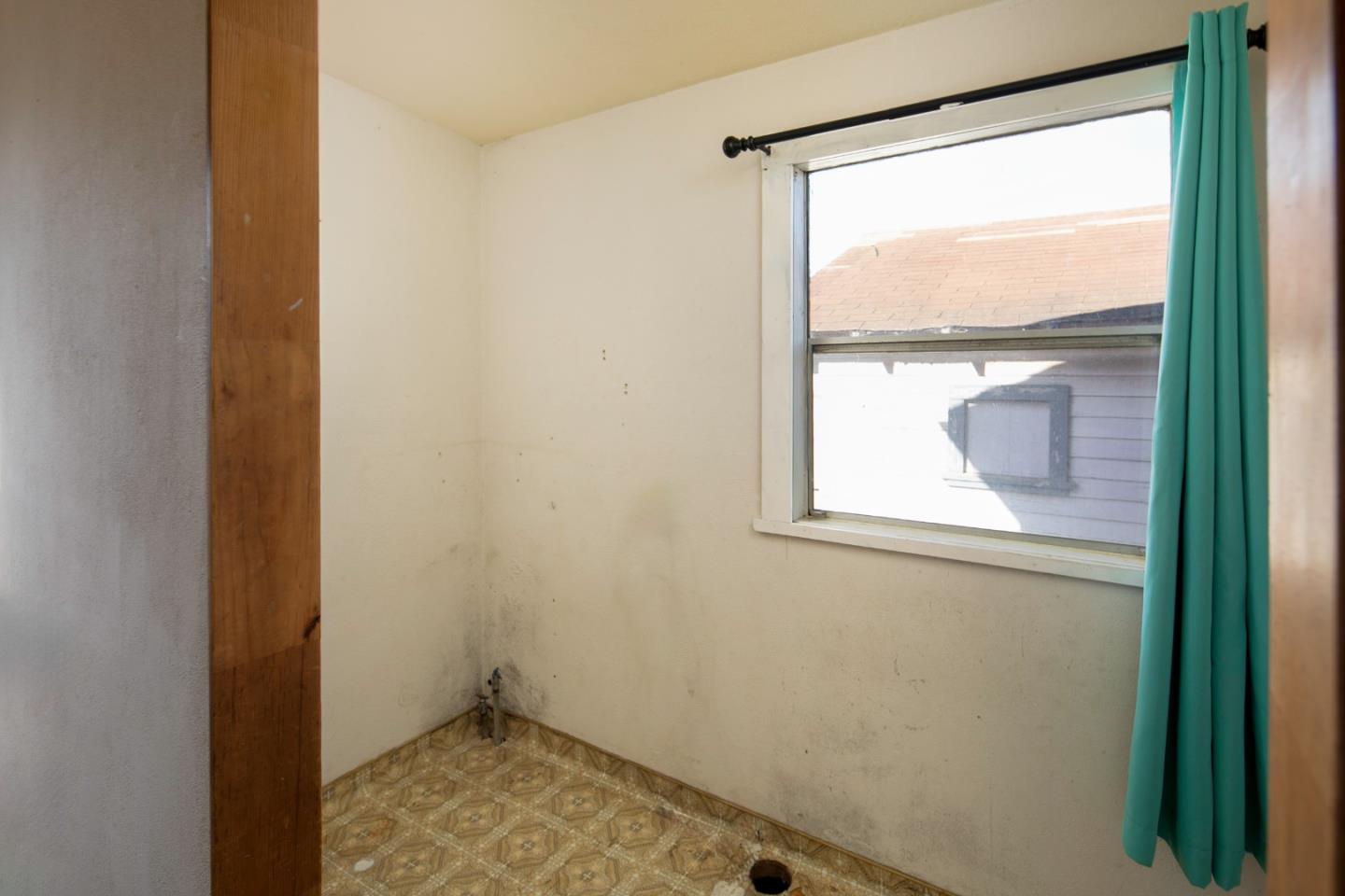 Detail Gallery Image 11 of 15 For 609 Middlefield Rd, Salinas,  CA 93906 - 2 Beds | 1 Baths