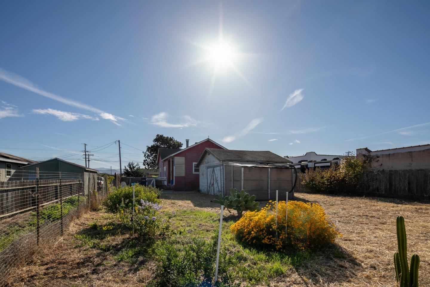 Detail Gallery Image 5 of 15 For 609 Middlefield Rd, Salinas,  CA 93906 - 2 Beds | 1 Baths