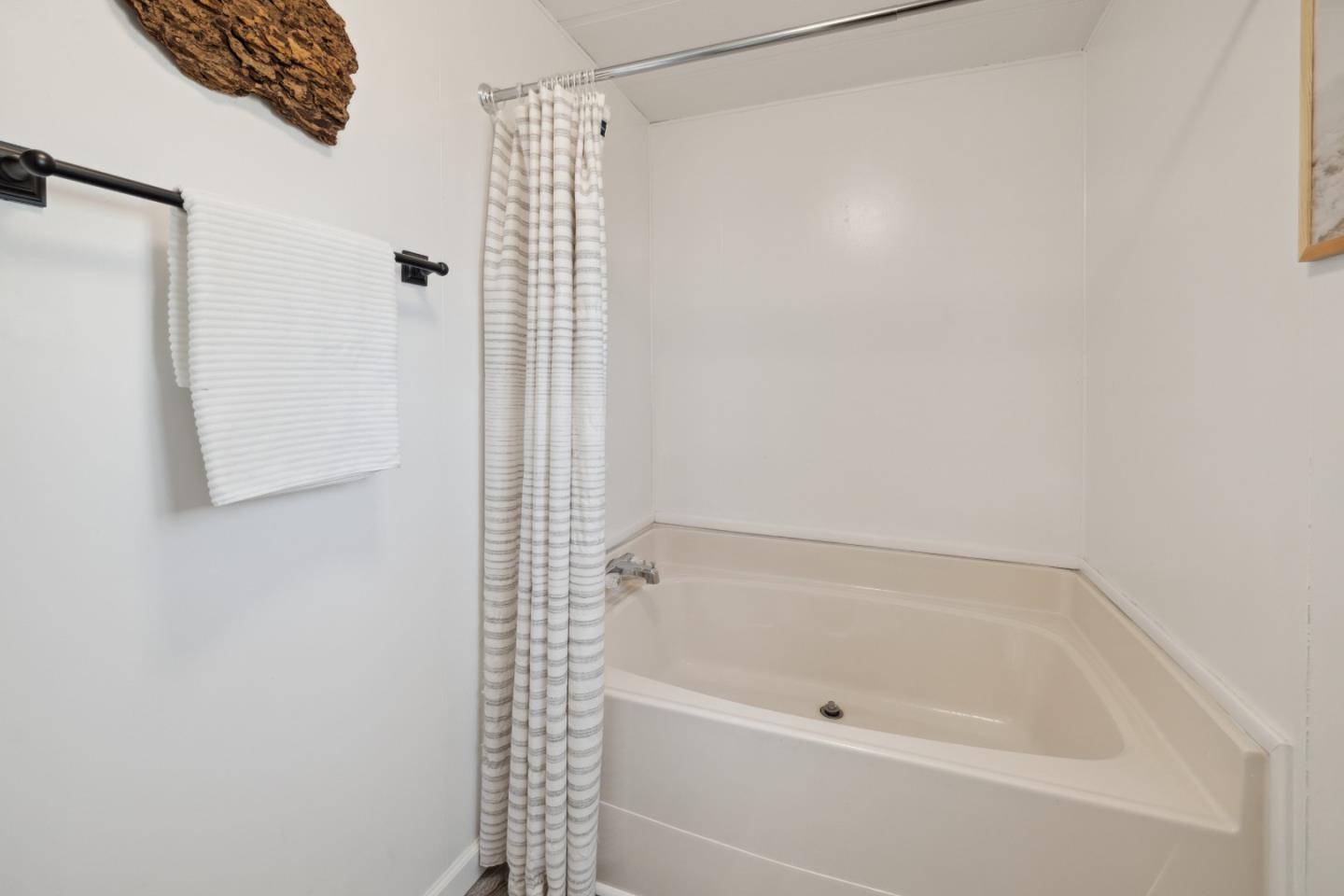 Detail Gallery Image 10 of 30 For 2395 Delaware Ave #106,  Santa Cruz,  CA 95060 - 2 Beds | 2 Baths