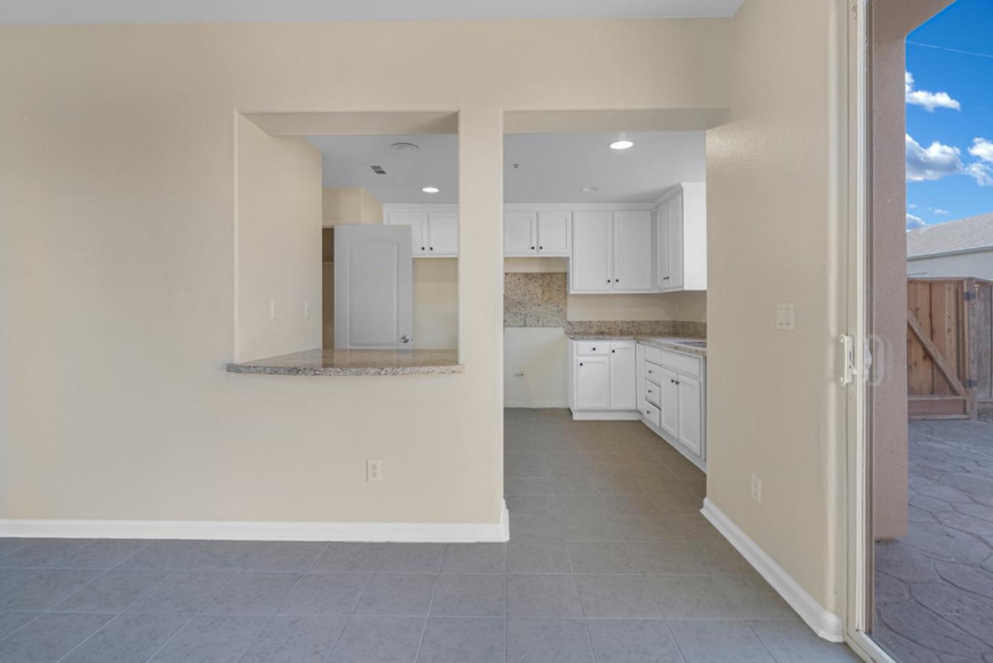 Detail Gallery Image 14 of 36 For 712 Teneyuque Ave, Greenfield,  CA 93927 - 3 Beds | 2/1 Baths