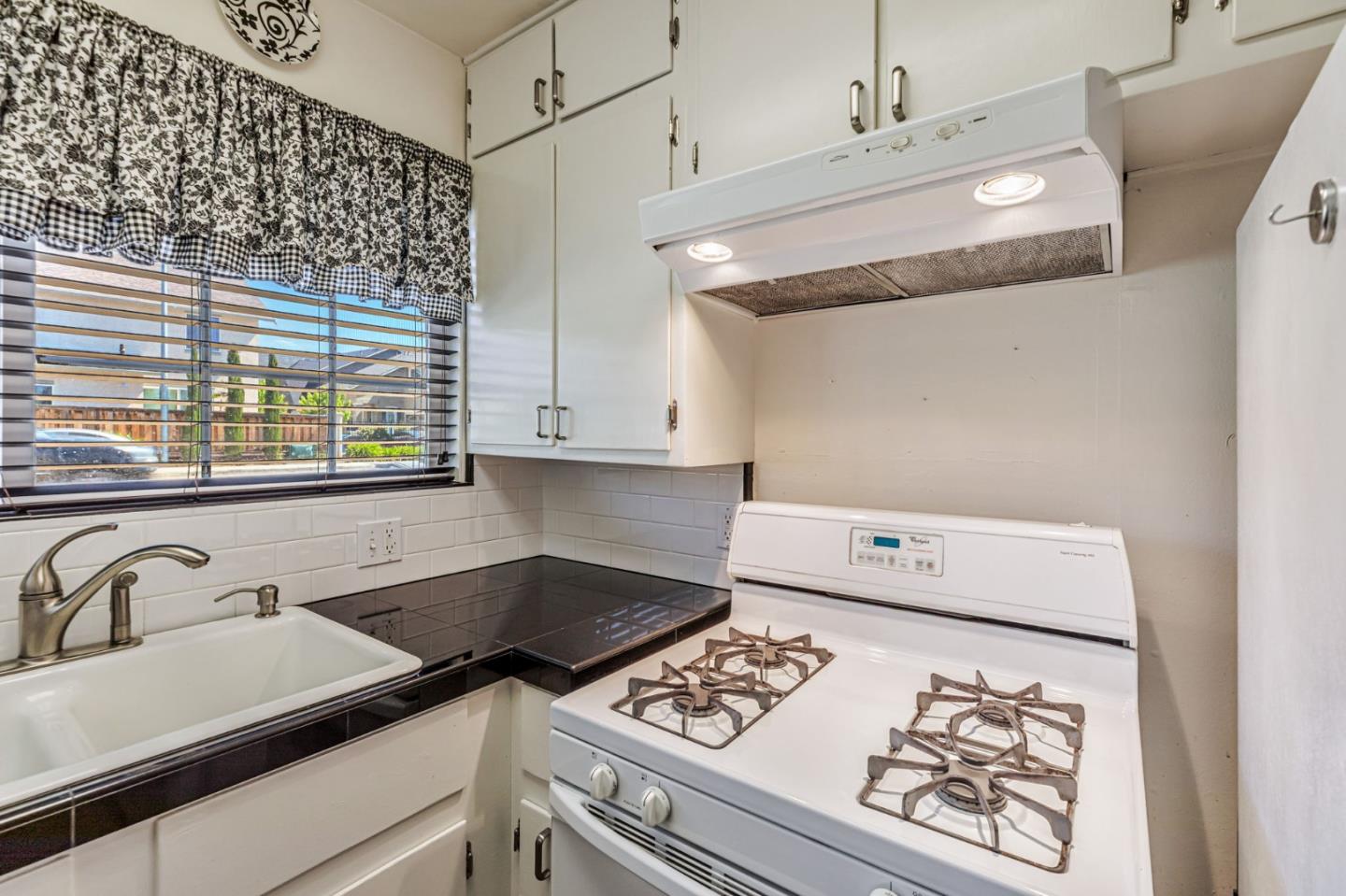 Detail Gallery Image 11 of 39 For 263 Maple St, Hollister,  CA 95023 - 3 Beds | 1 Baths