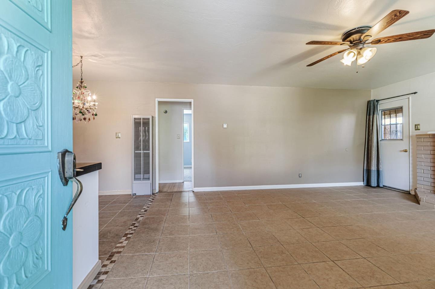 Detail Gallery Image 4 of 39 For 263 Maple St, Hollister,  CA 95023 - 3 Beds | 1 Baths