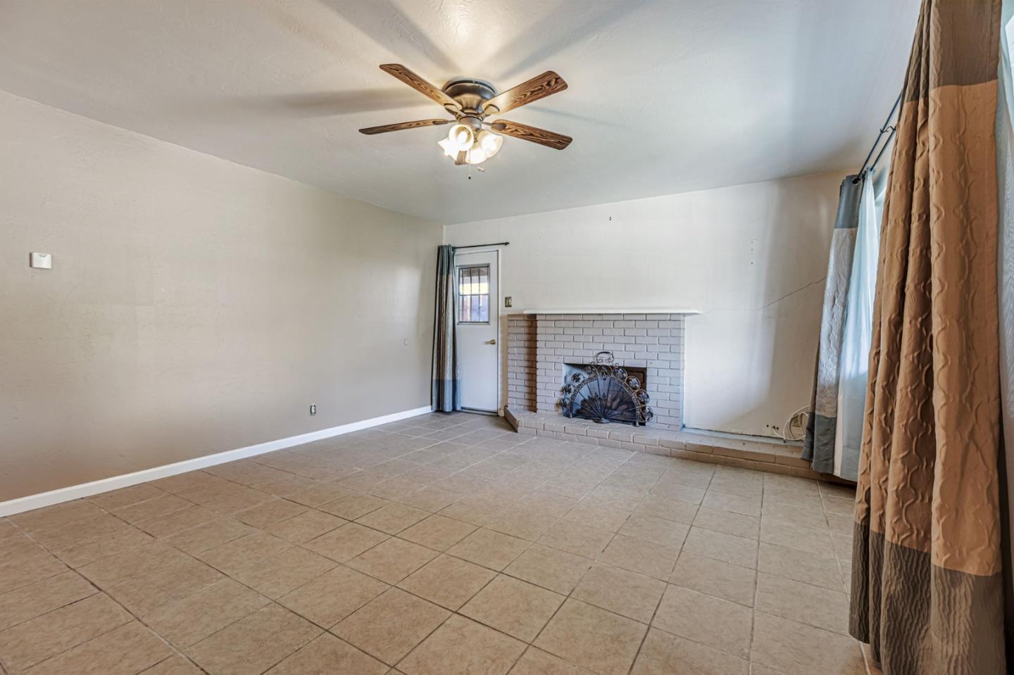 Detail Gallery Image 5 of 39 For 263 Maple St, Hollister,  CA 95023 - 3 Beds | 1 Baths