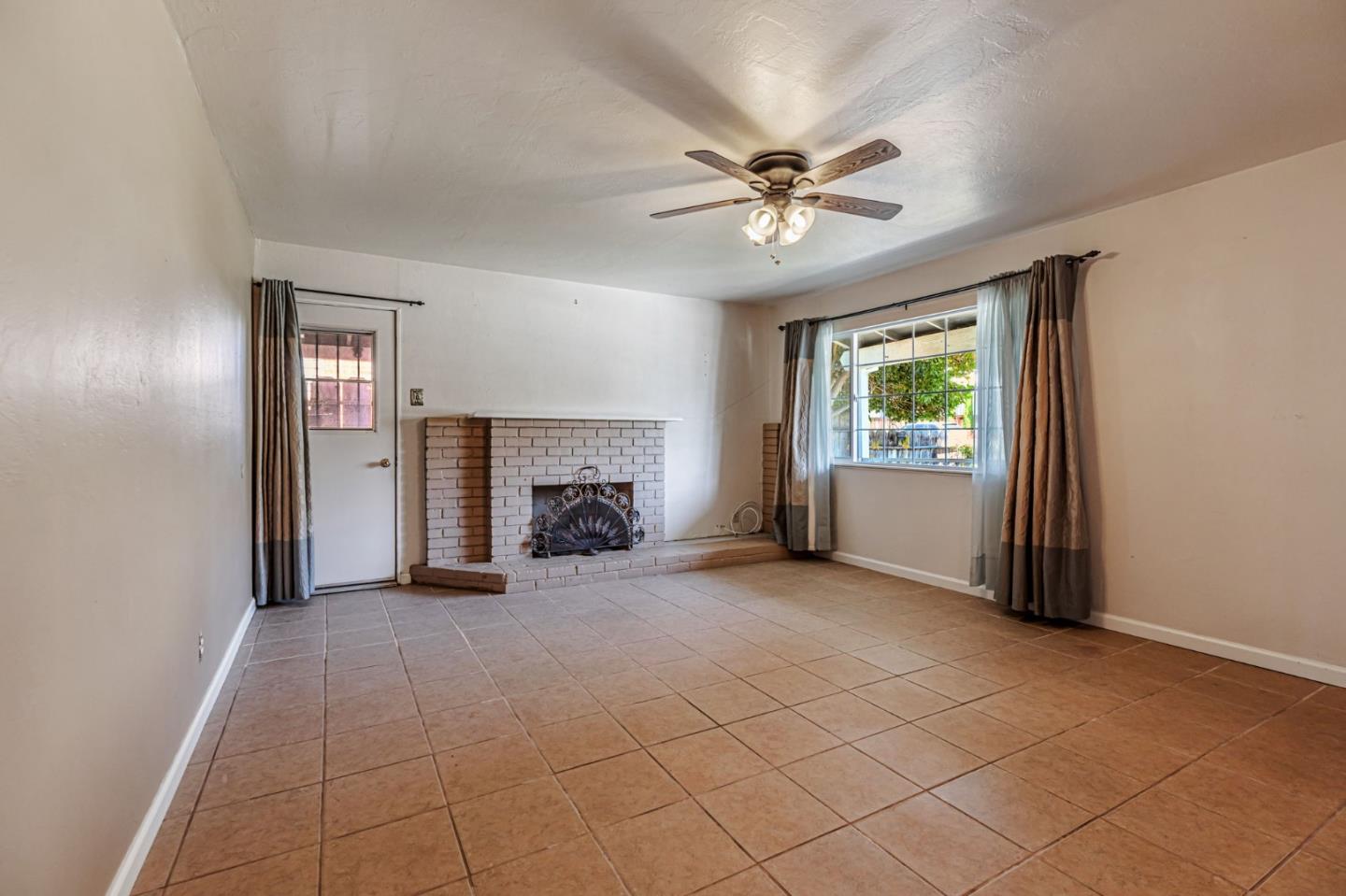Detail Gallery Image 6 of 39 For 263 Maple St, Hollister,  CA 95023 - 3 Beds | 1 Baths
