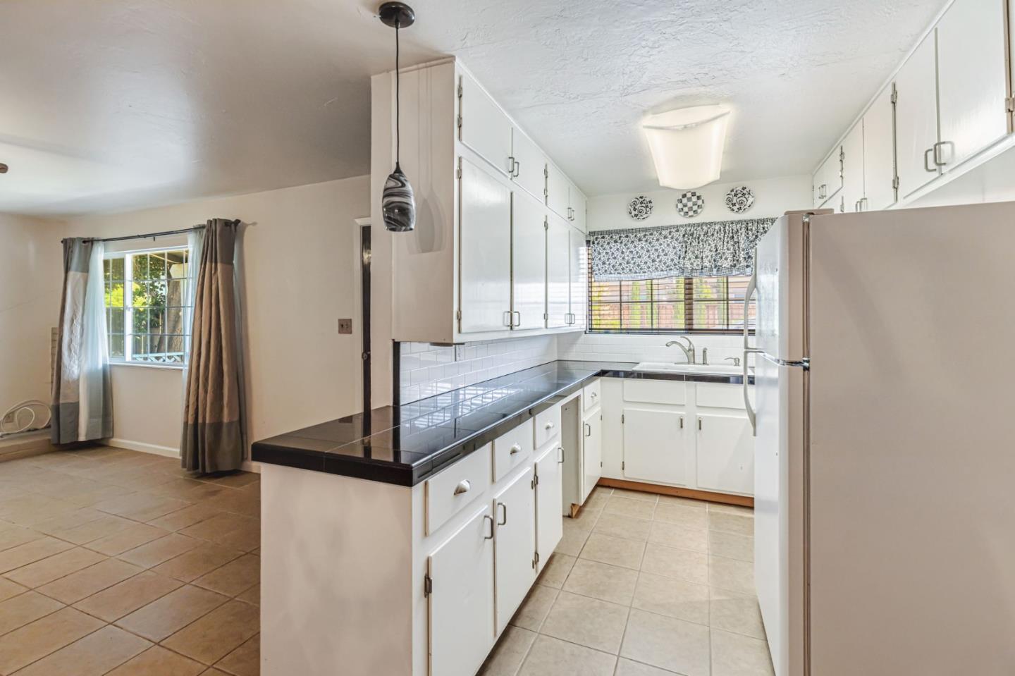 Detail Gallery Image 9 of 39 For 263 Maple St, Hollister,  CA 95023 - 3 Beds | 1 Baths