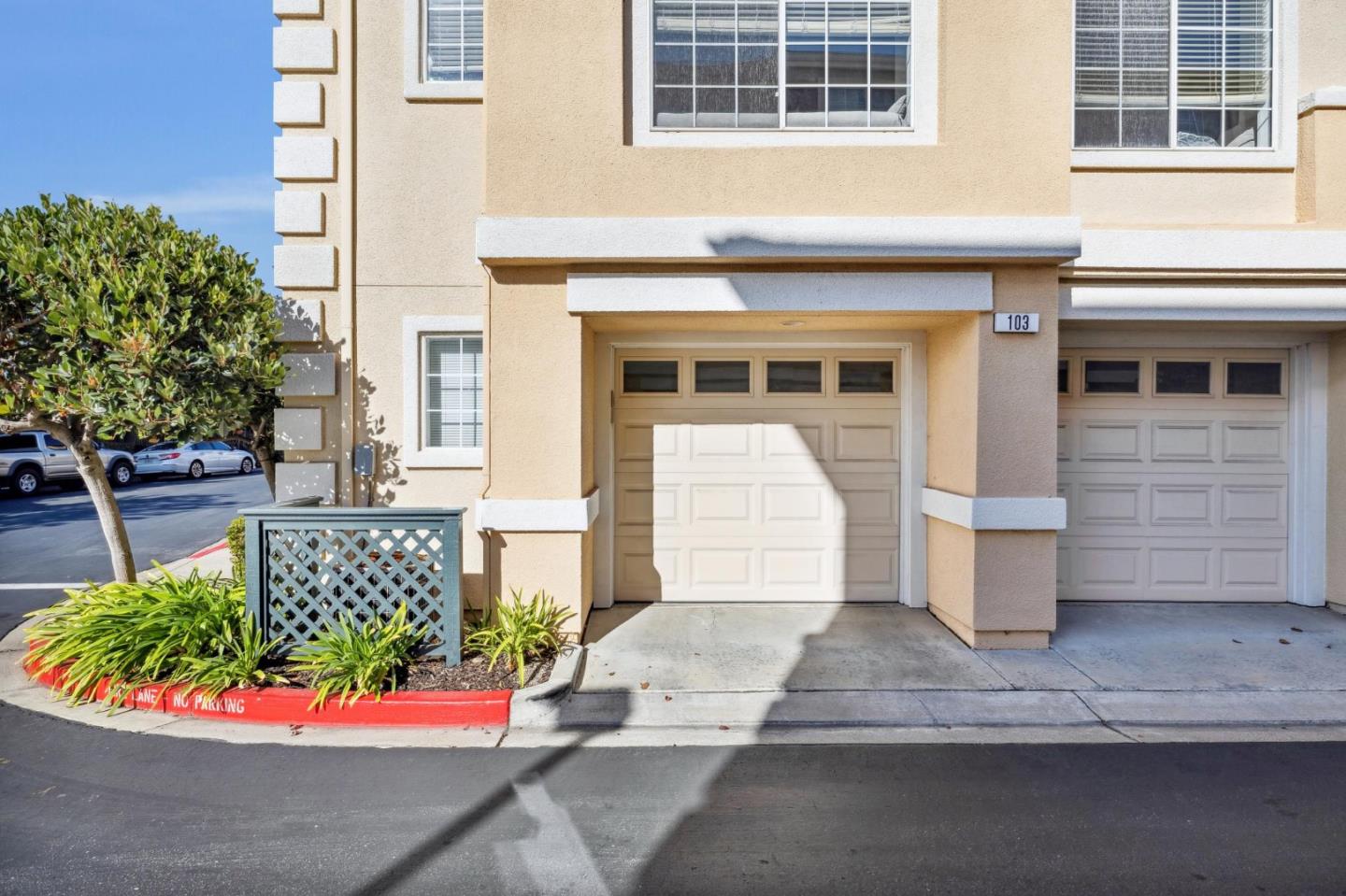 Detail Gallery Image 24 of 45 For 103 Sydney Ln, Redwood City,  CA 94063 - 3 Beds | 2/1 Baths