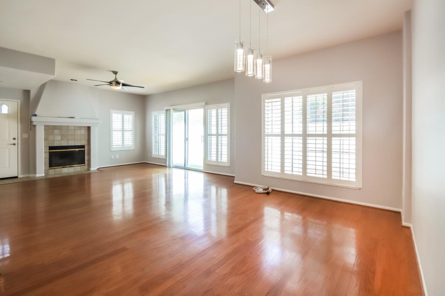 Detail Gallery Image 1 of 1 For 8641 via Mallorca #C,  La Jolla,  CA 92037 - 3 Beds | 2/1 Baths