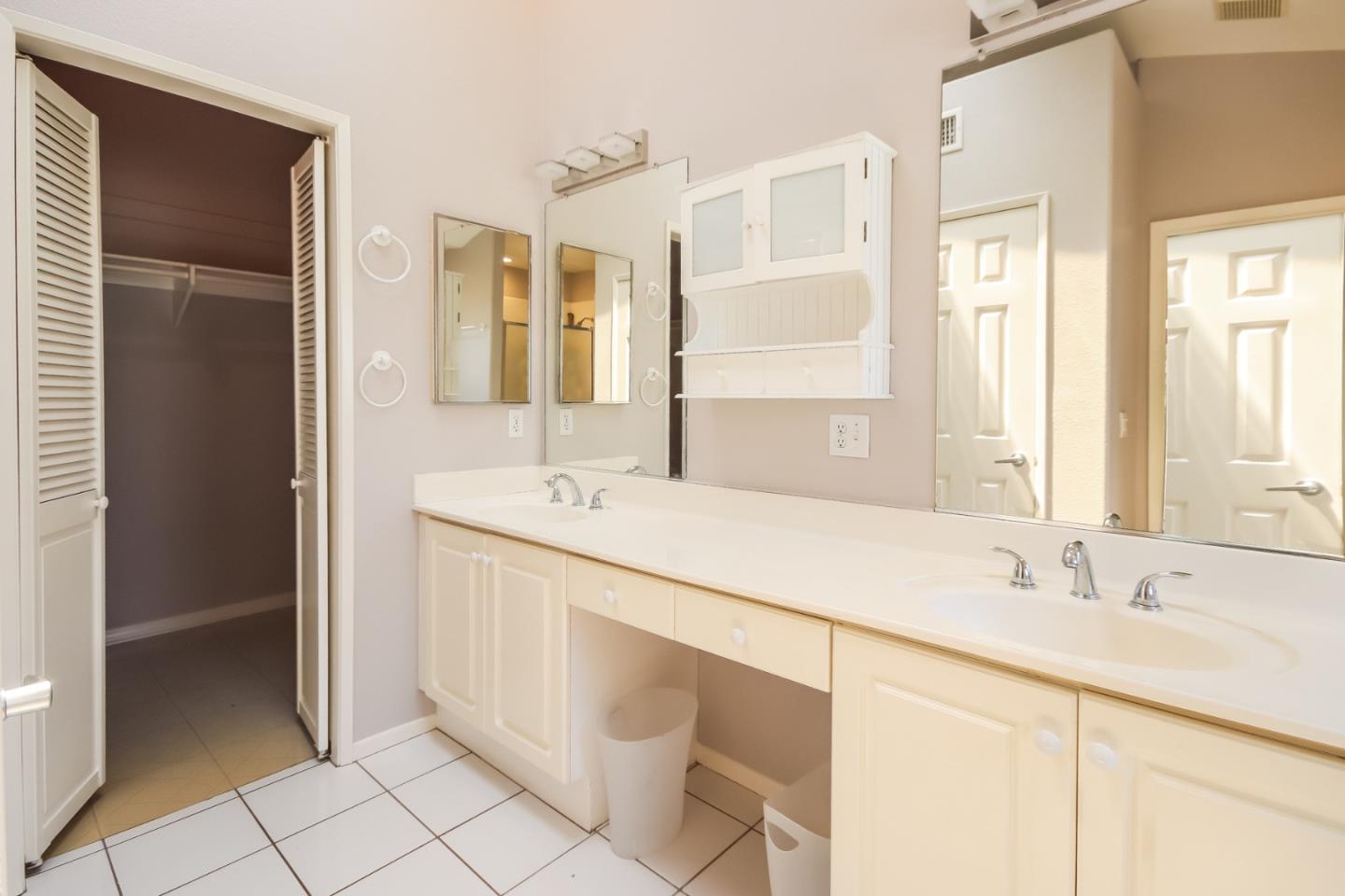 Detail Gallery Image 24 of 33 For 8641 via Mallorca #C,  La Jolla,  CA 92037 - 3 Beds | 2/1 Baths