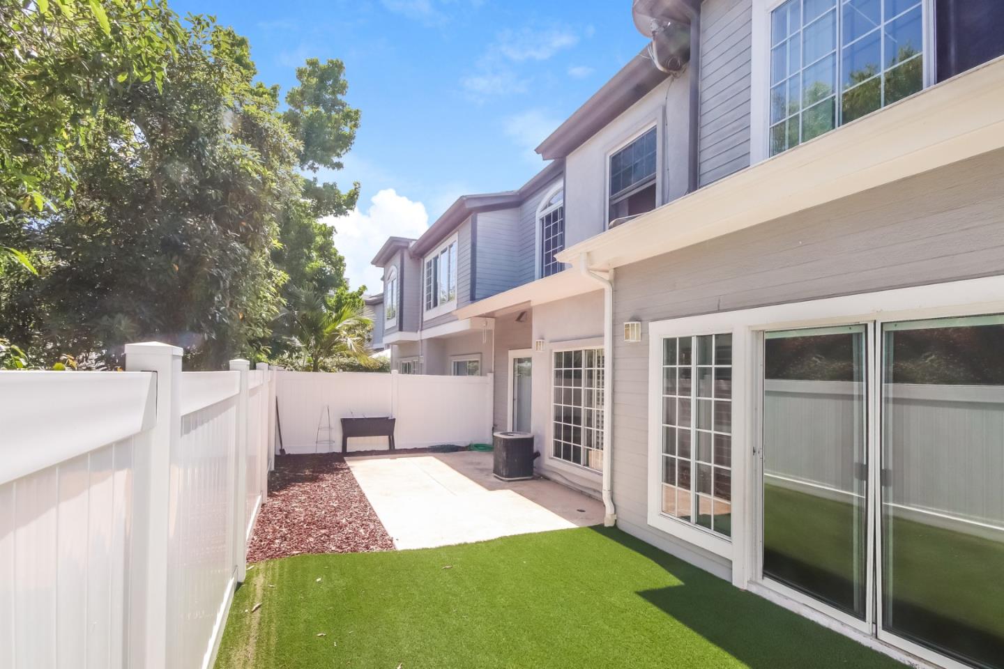 Detail Gallery Image 26 of 33 For 8641 via Mallorca #C,  La Jolla,  CA 92037 - 3 Beds | 2/1 Baths