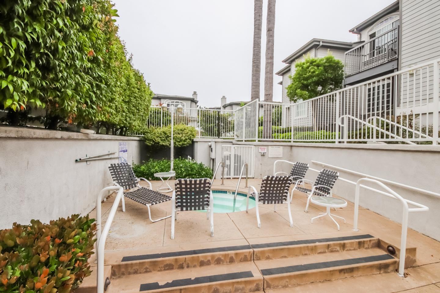 Detail Gallery Image 30 of 33 For 8641 via Mallorca #C,  La Jolla,  CA 92037 - 3 Beds | 2/1 Baths