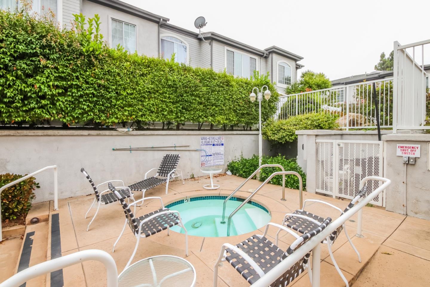 Detail Gallery Image 31 of 33 For 8641 via Mallorca #C,  La Jolla,  CA 92037 - 3 Beds | 2/1 Baths