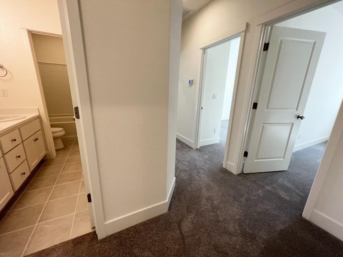 Detail Gallery Image 6 of 11 For 1213 Gypsum Dr #2-30,  Los Banos,  CA 93635 - 4 Beds | 2 Baths