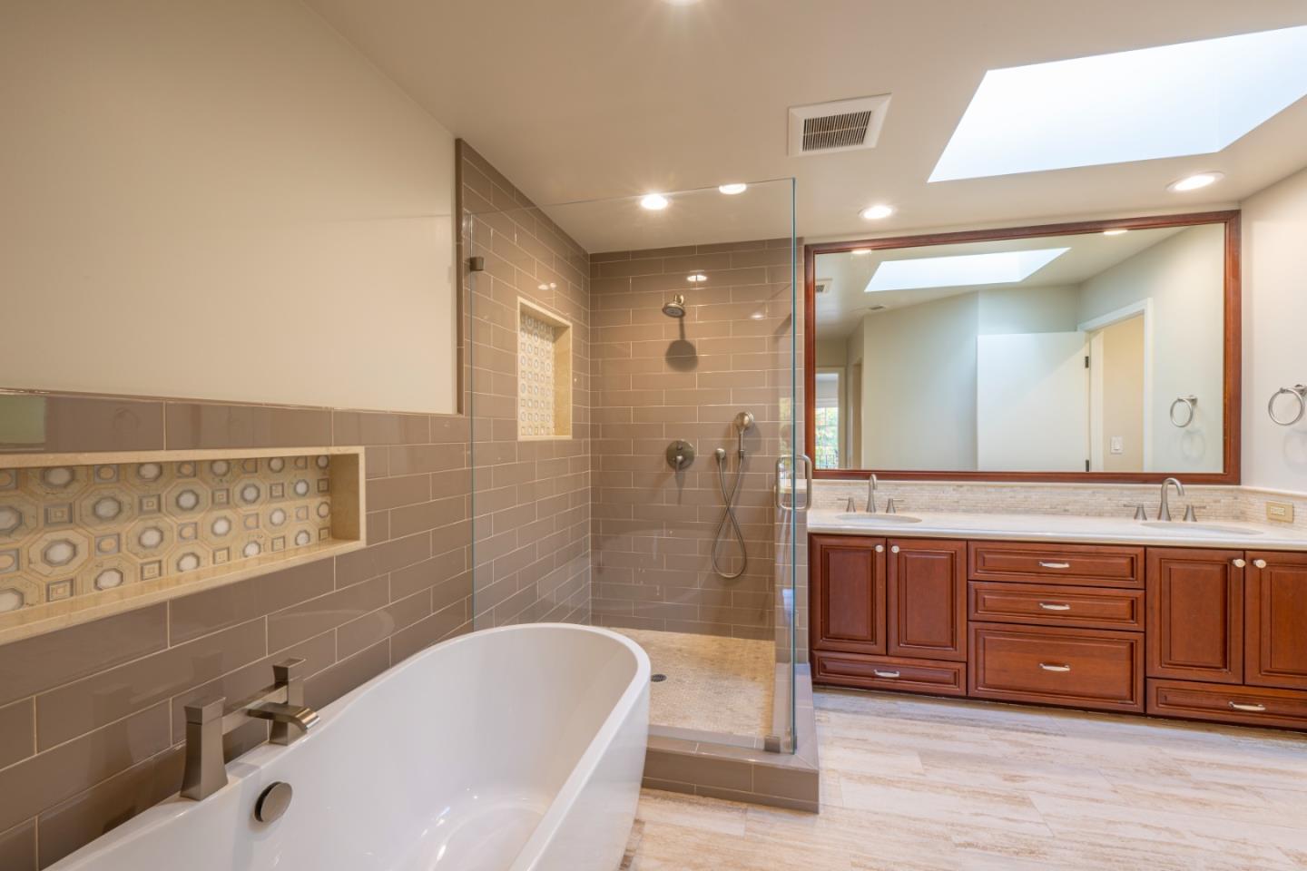 Detail Gallery Image 31 of 48 For 1940 Camino a Los Cerros, Menlo Park,  CA 94025 - 5 Beds | 3/1 Baths