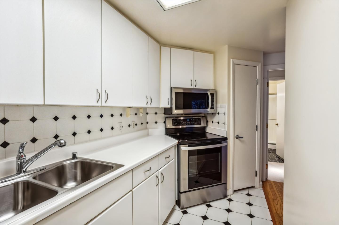 Detail Gallery Image 10 of 17 For 111 Chestnut St #203,  San Francisco,  CA 94111 - 2 Beds | 2 Baths