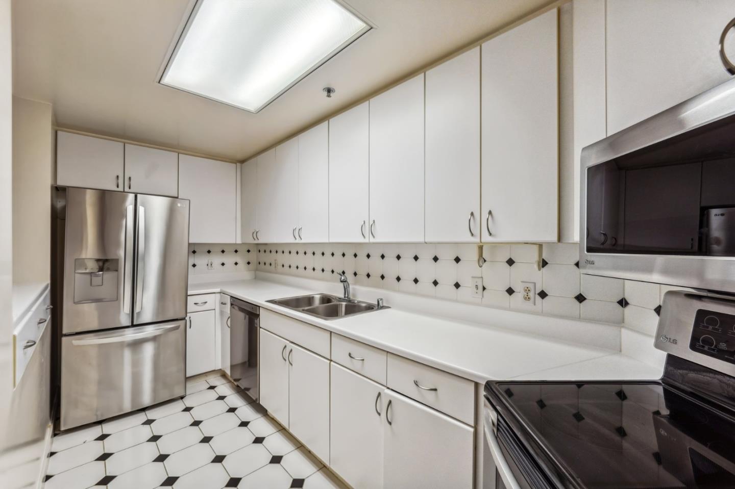 Detail Gallery Image 9 of 17 For 111 Chestnut St #203,  San Francisco,  CA 94111 - 2 Beds | 2 Baths