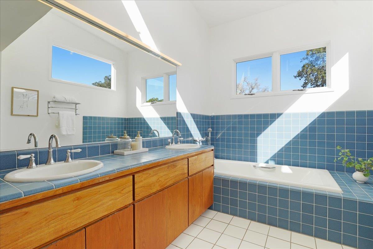 Detail Gallery Image 32 of 51 For 122 Ortalon Cir, Santa Cruz,  CA 95060 - 3 Beds | 2 Baths