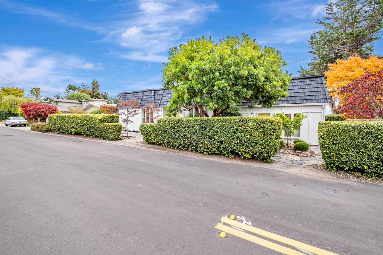 Detail Gallery Image 3 of 51 For 439 Cliff Dr, Aptos,  CA 95003 - 3 Beds | 2 Baths