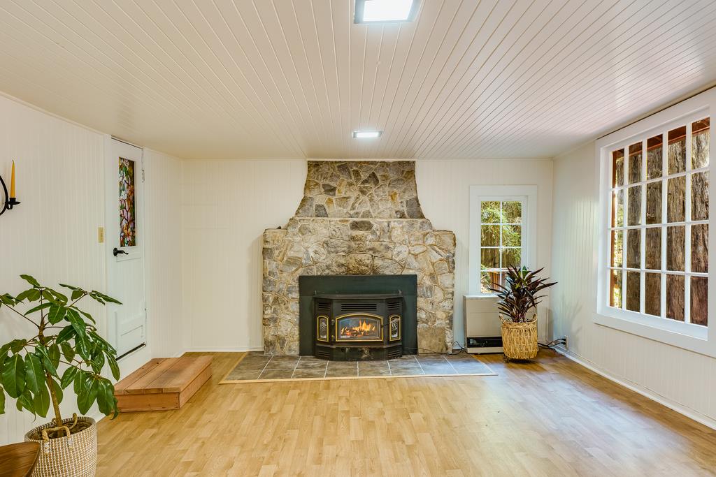 Detail Gallery Image 4 of 48 For 2001 Cathedral Dr, Aptos,  CA 95003 - 2 Beds | 2 Baths