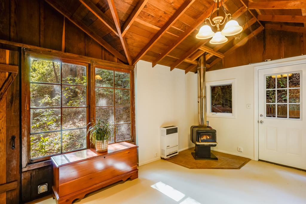 Detail Gallery Image 5 of 48 For 2001 Cathedral Dr, Aptos,  CA 95003 - 2 Beds | 2 Baths