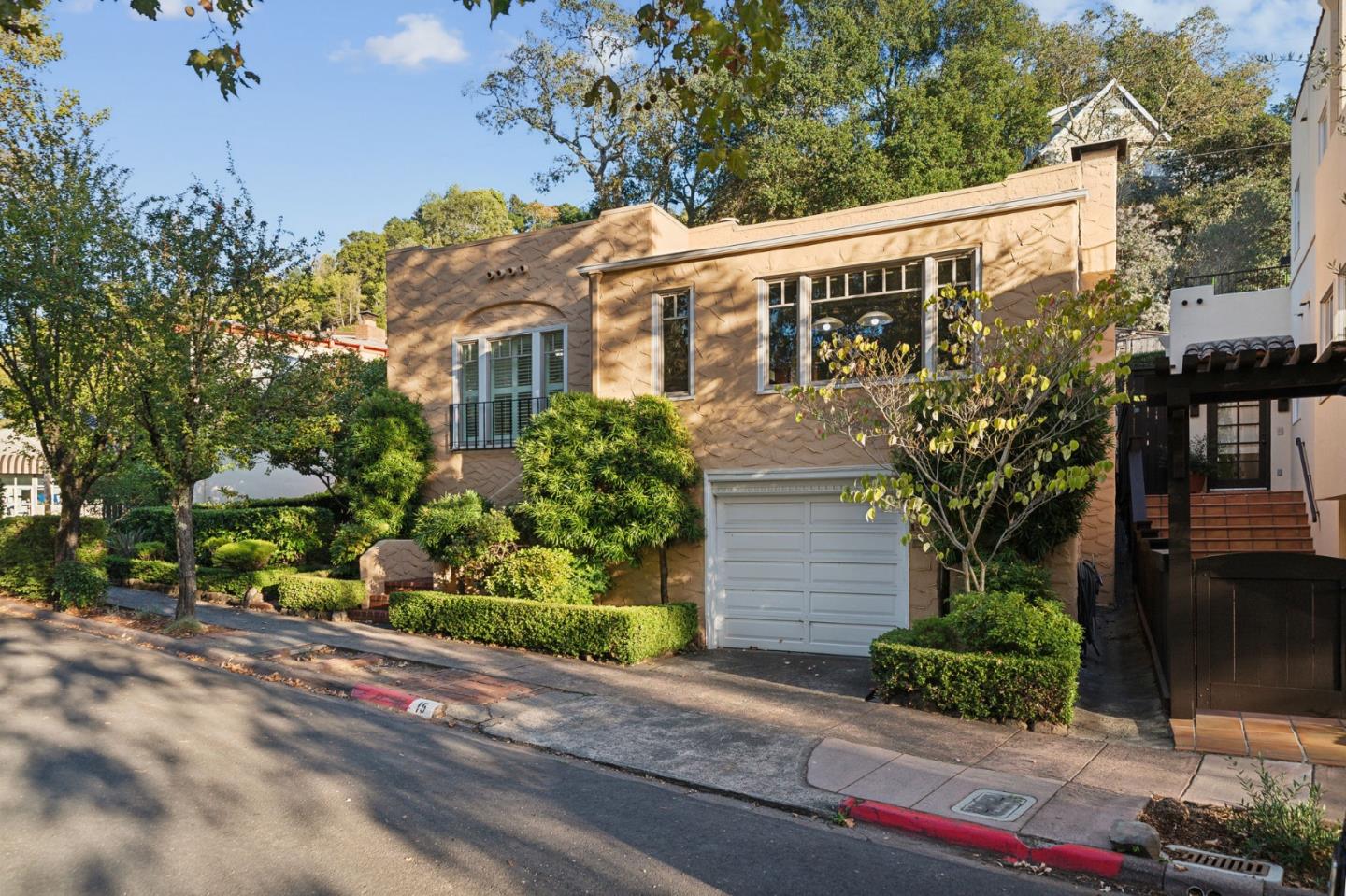 Detail Gallery Image 1 of 34 For 15 Lincoln Park, San Anselmo,  CA 94960 - 3 Beds | 1/1 Baths