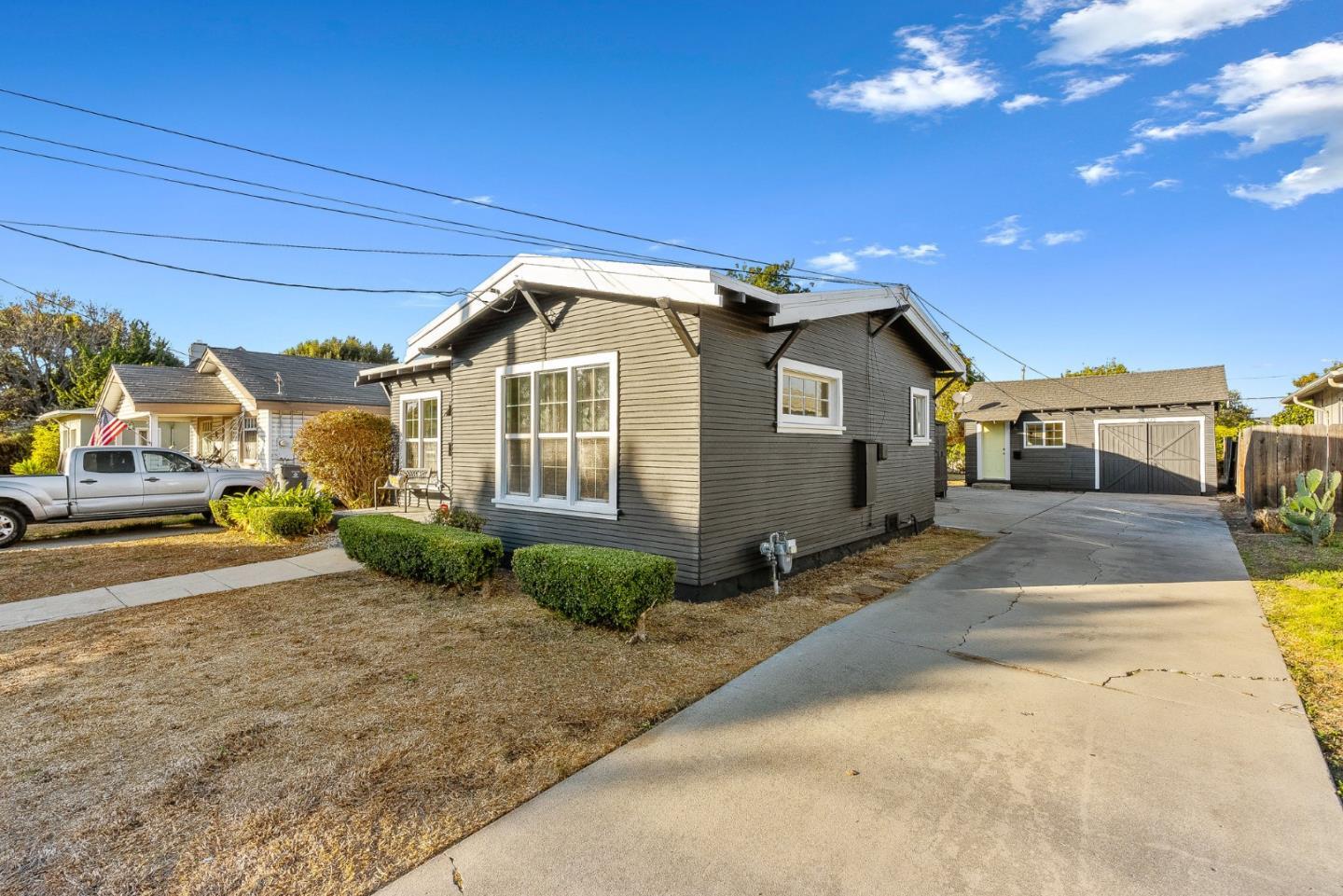 Detail Gallery Image 2 of 35 For 35 Willow St, Salinas,  CA 93901 - 3 Beds | 2 Baths