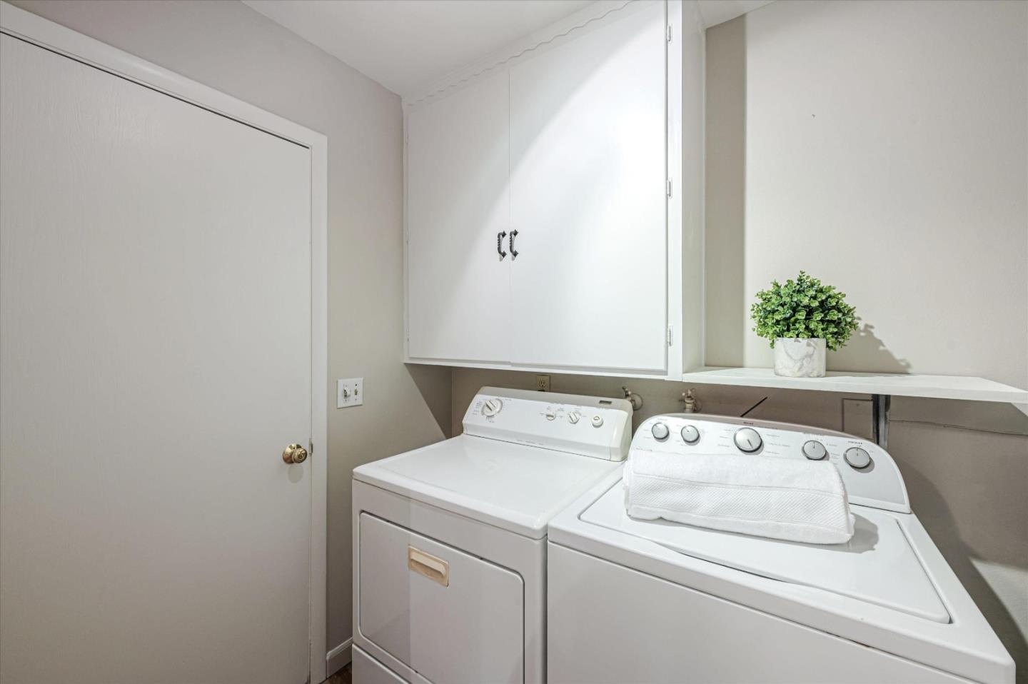 Detail Gallery Image 21 of 41 For 419 Holcomb Ave, Larkspur,  CA 94939 - 3 Beds | 1 Baths