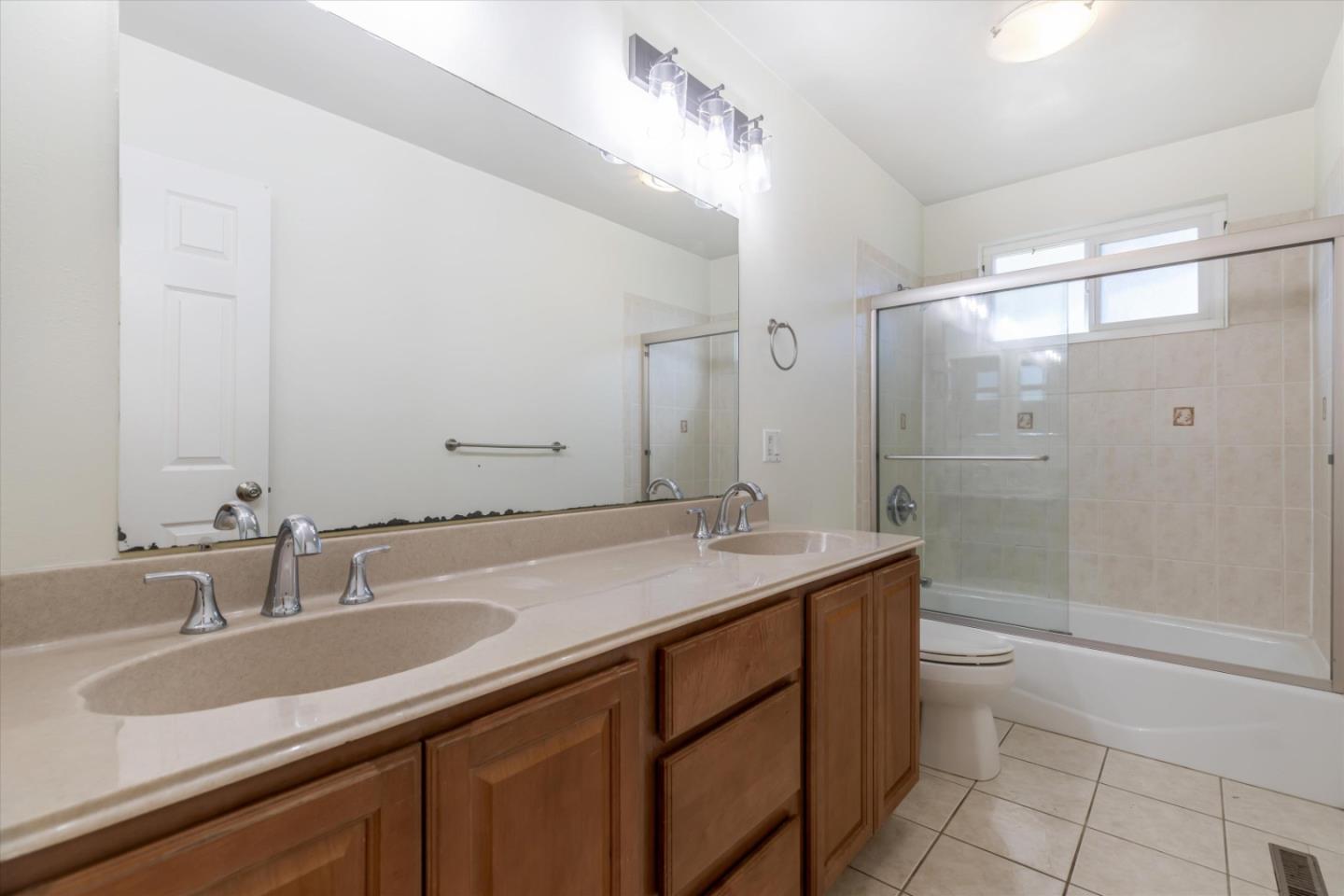 Detail Gallery Image 18 of 24 For 1636 English Dr, San Jose,  CA 95129 - 4 Beds | 2 Baths