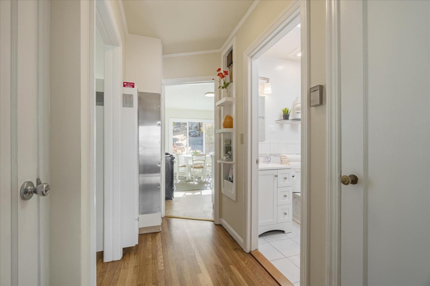 Detail Gallery Image 10 of 44 For 1343 Cortland Ave, San Francisco,  CA 94110 - 2 Beds | 1 Baths