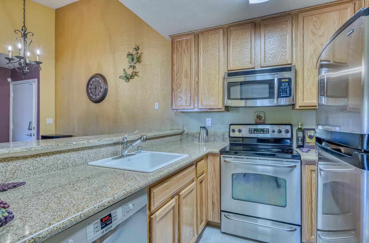 Detail Gallery Image 10 of 22 For 409 Tyler Pl #L,  Salinas,  CA 93906 - 2 Beds | 2 Baths