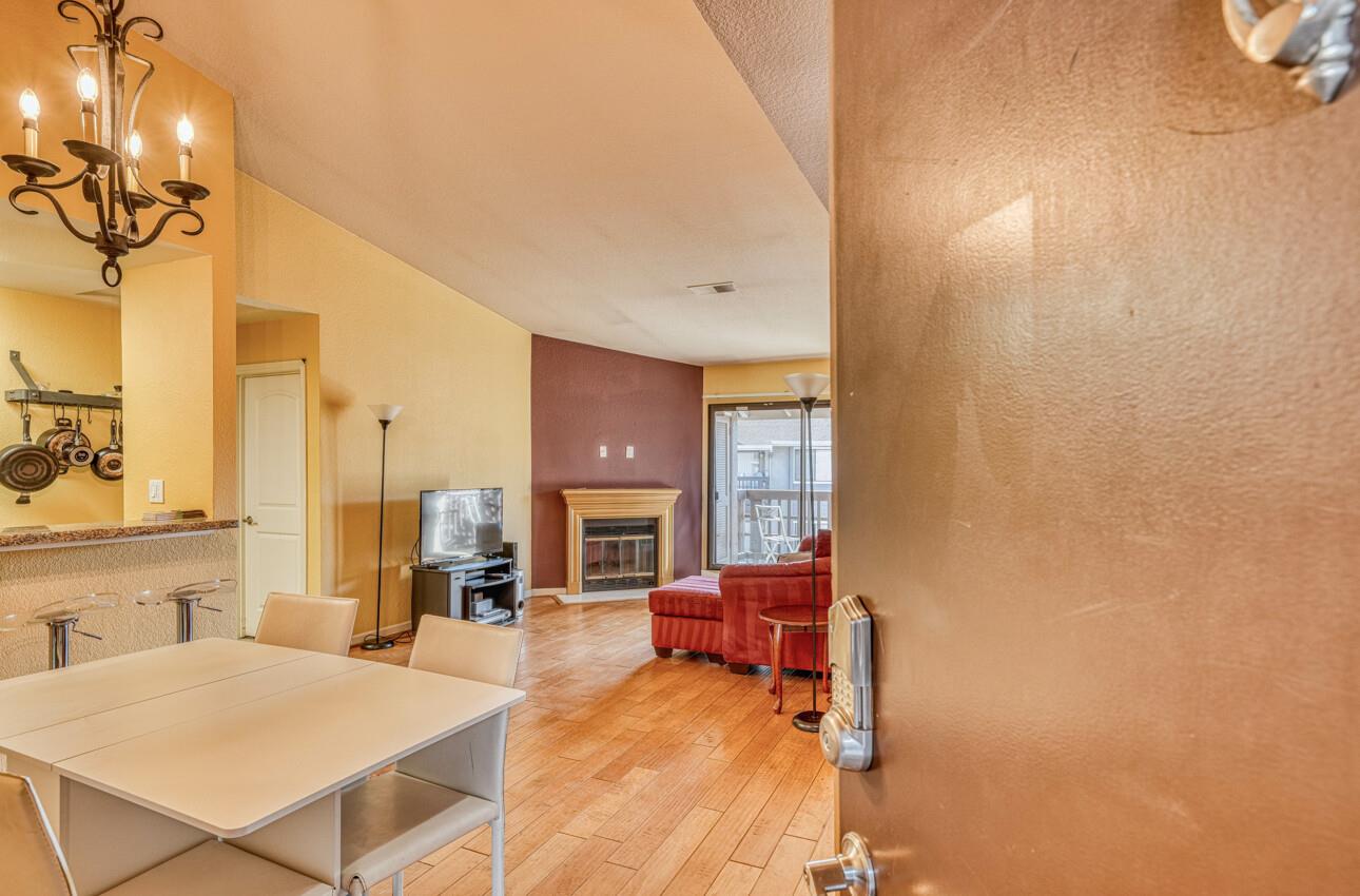 Detail Gallery Image 2 of 22 For 409 Tyler Pl #L,  Salinas,  CA 93906 - 2 Beds | 2 Baths