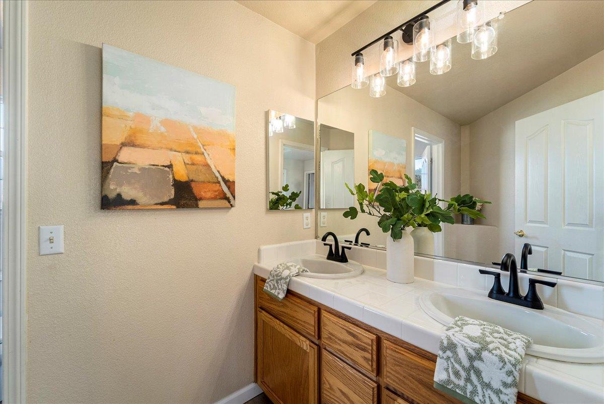 Detail Gallery Image 16 of 26 For 1677 Stony Brook Dr, Salinas,  CA 93906 - 4 Beds | 2/1 Baths