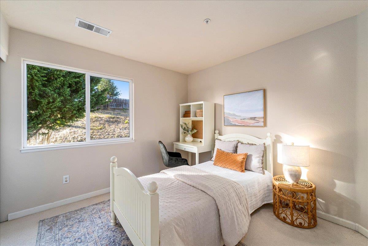 Detail Gallery Image 19 of 26 For 1677 Stony Brook Dr, Salinas,  CA 93906 - 4 Beds | 2/1 Baths